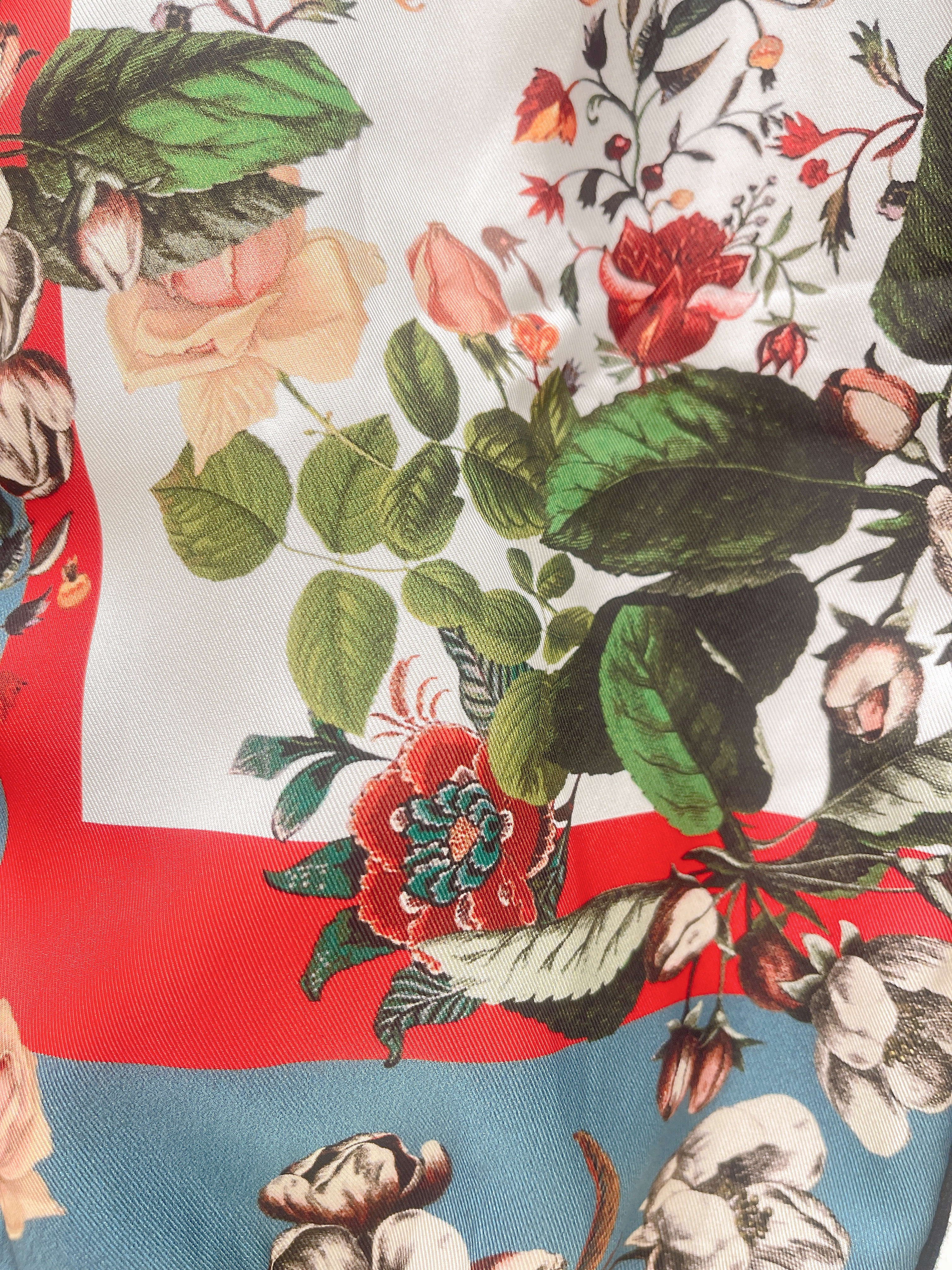 絲巾花圖騰外套