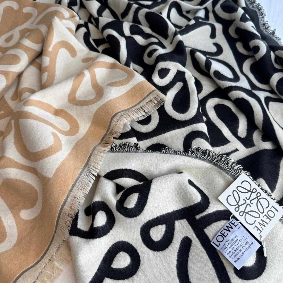LOEWE 140cm 大方巾