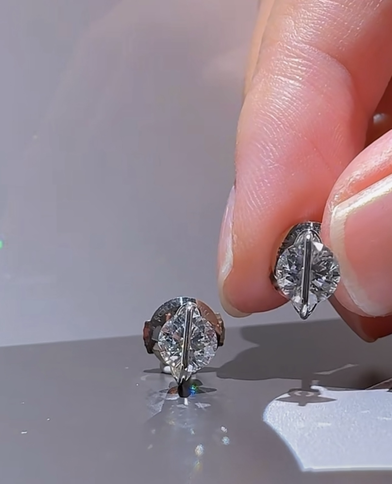 【直播】G0830491  一卡莫桑鑽 925純銀耳環「純手工裝嵌永動款」