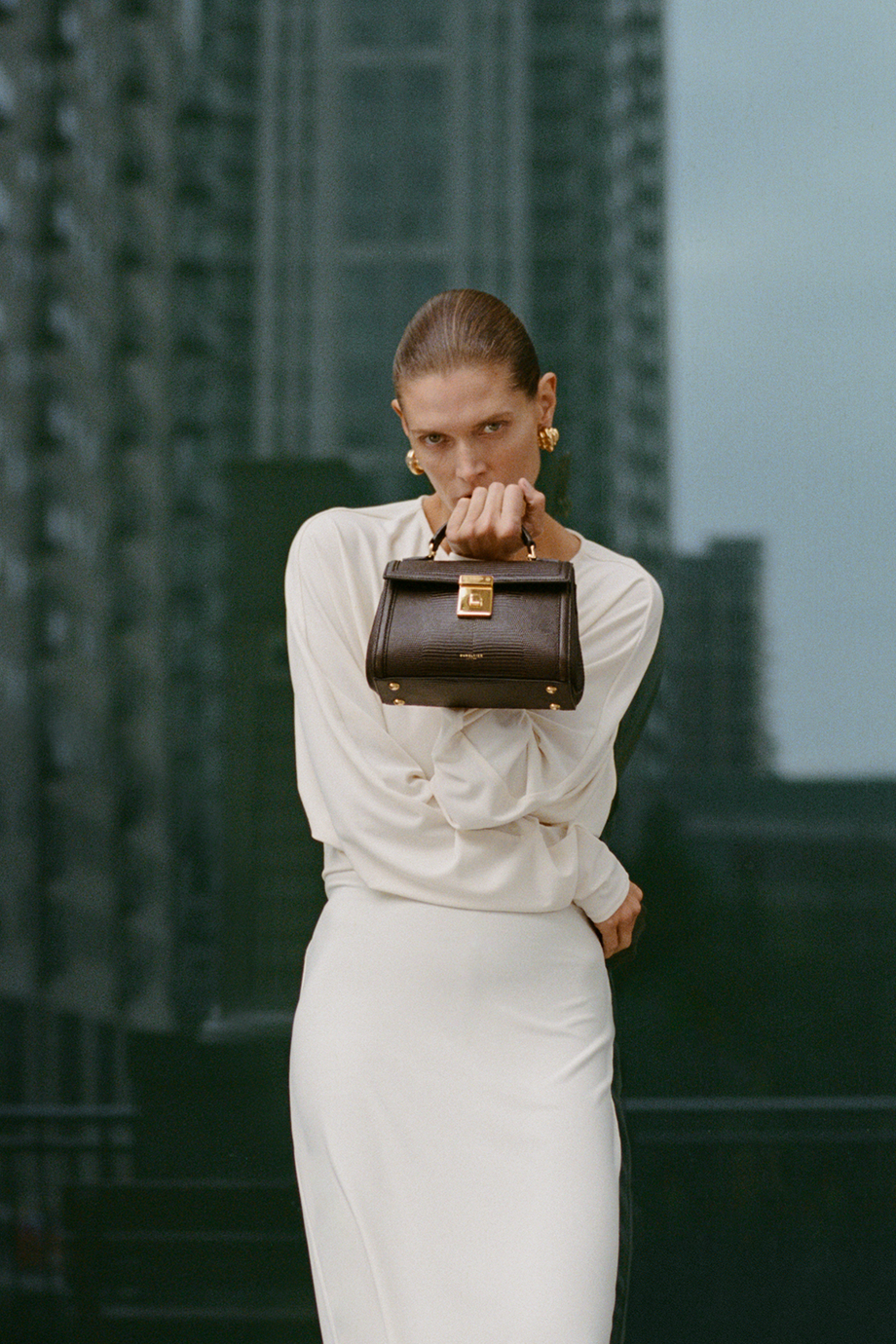 DeMellier｜PARIS 真皮壓紋飾邊梯形手拿包