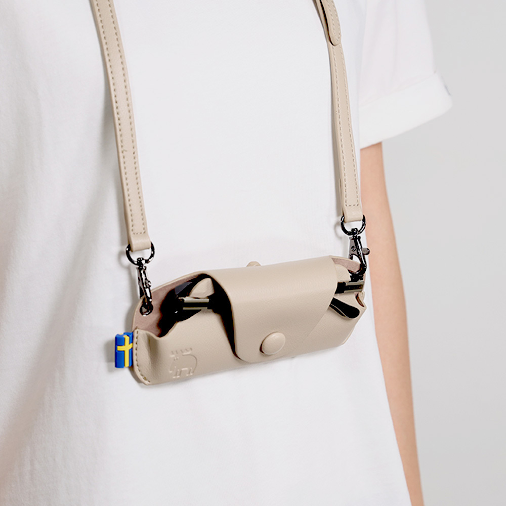 moz瑞典 駝鹿 防潑水 皮革 眼鏡包(奶油白)