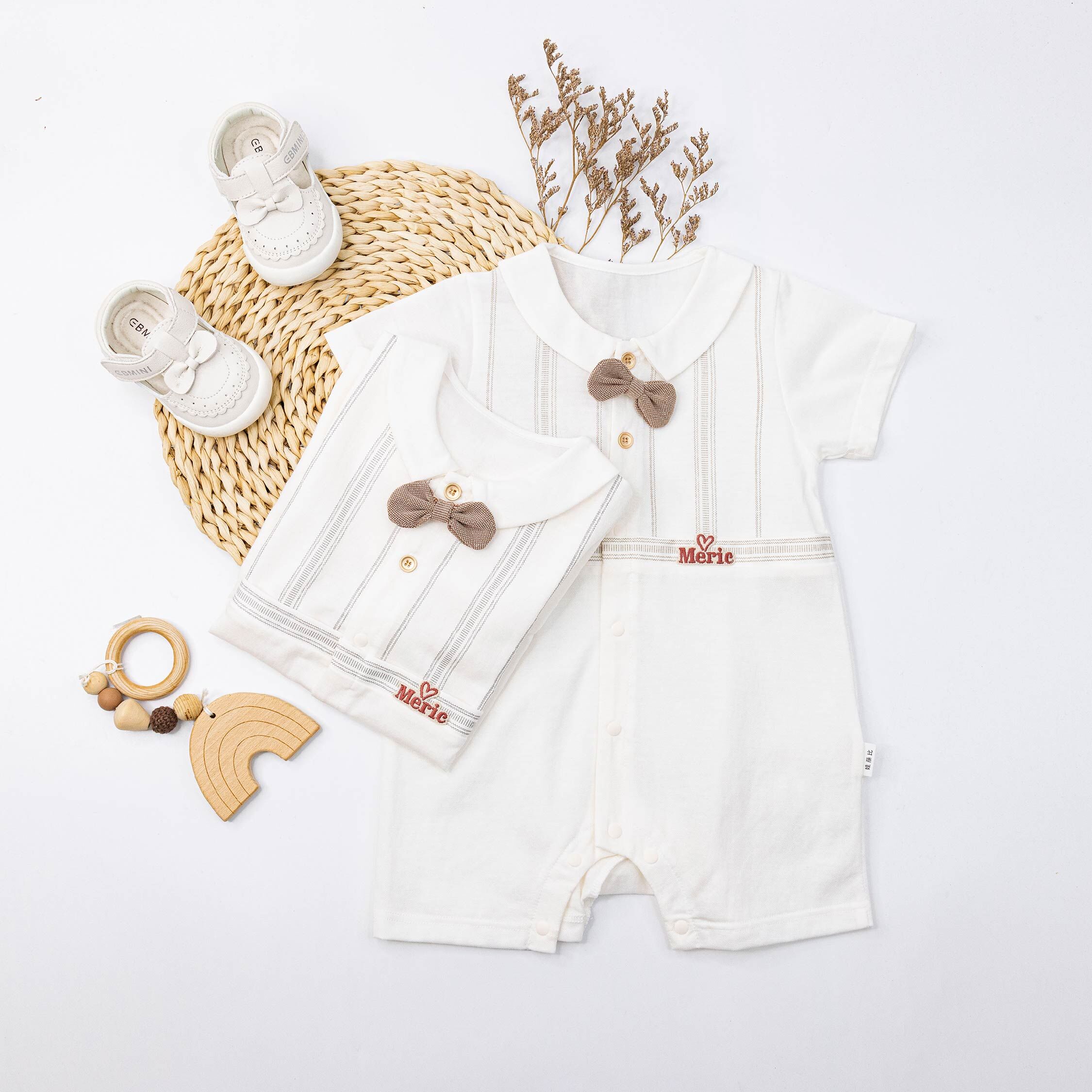 純淨系列【T0056】紳士領結電繡小標短袖連身衣＊二色