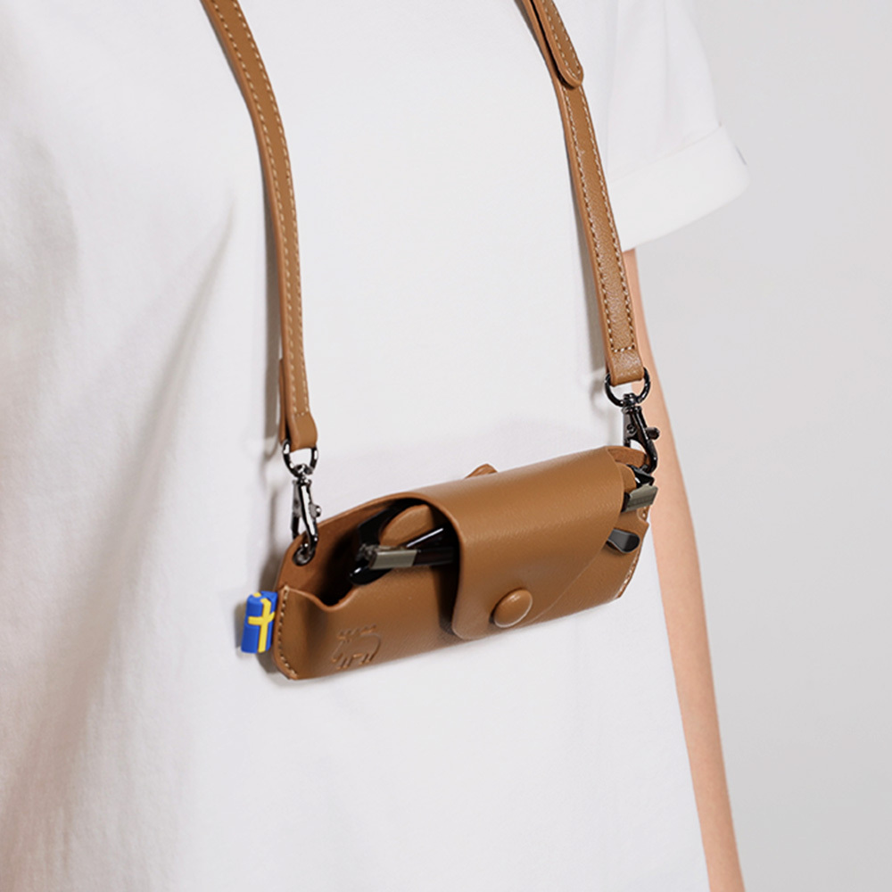 moz瑞典 駝鹿 防潑水 皮革 眼鏡包(餅乾色)