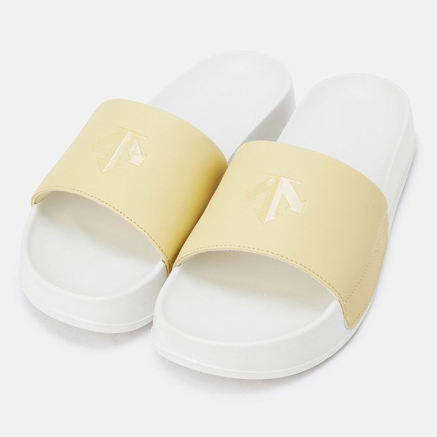 DESCENTE 迪桑特 經典 小LOGO 男女情侶拖鞋 米黃色