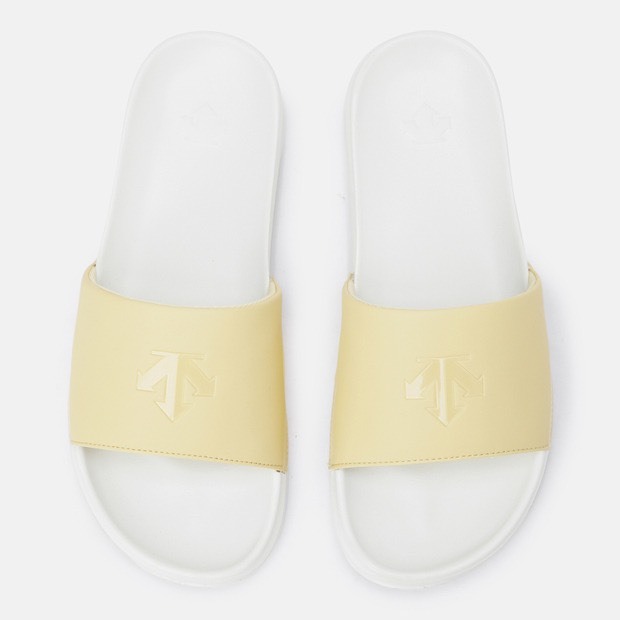 DESCENTE 迪桑特 經典 小LOGO 男女情侶拖鞋 米黃色