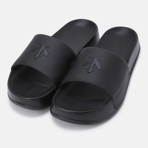 DESCENTE 迪桑特 經典 小LOGO 男女情侶拖鞋 全黑