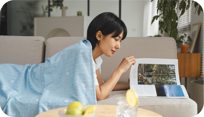 大人蓋冰涼毯情境