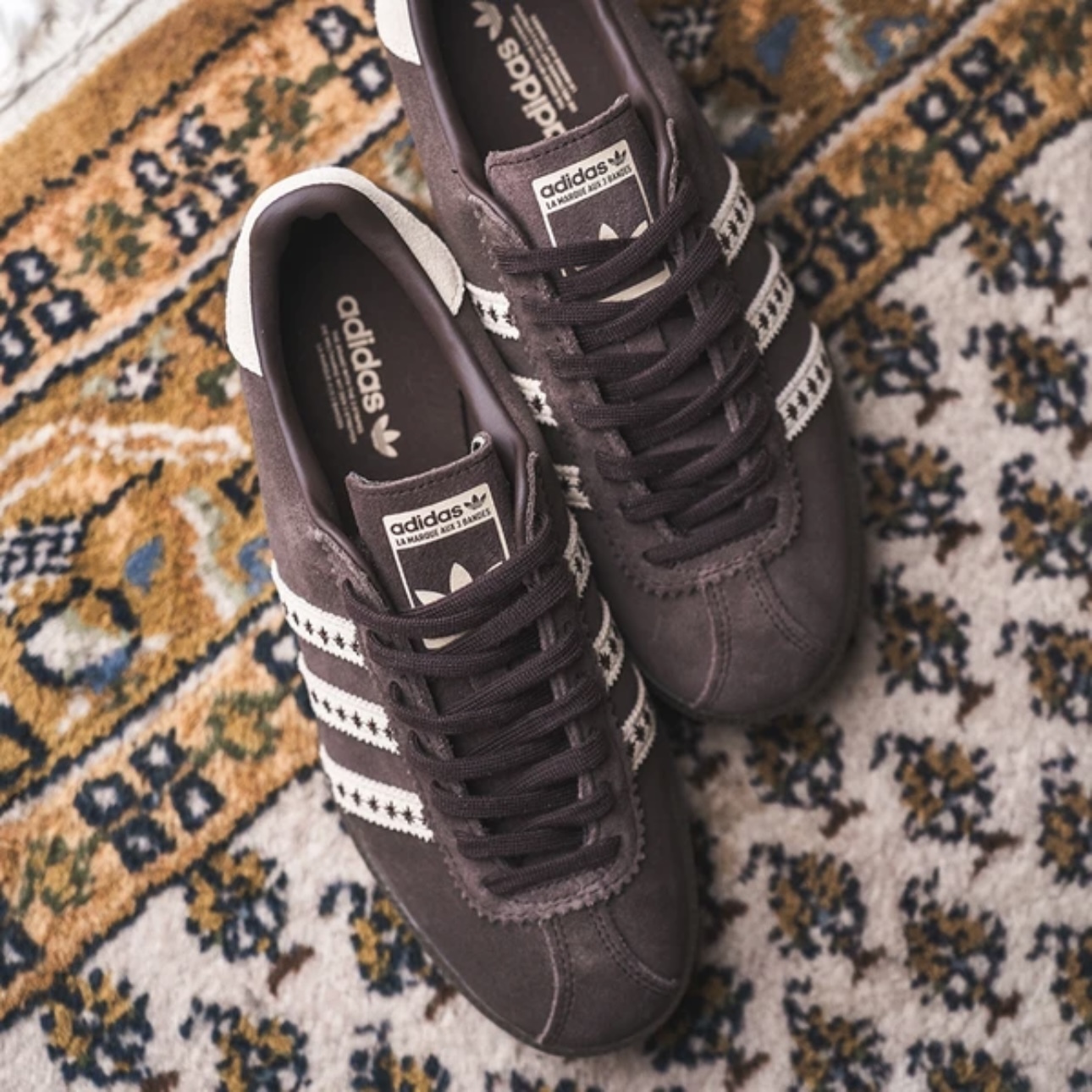 ADIDAS ORIGINALS BERMUDA 咖啡牛奶 楓葉印花 百慕達 秋冬 女鞋 愛迪達 JS3971