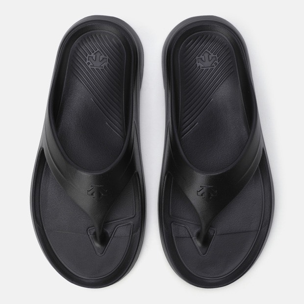 DESCENTE 迪桑特 經典 小LOGO 男女情侶拖鞋 人字拖 黑色