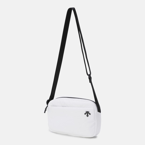 DESCENTE 迪桑特 經典 小LOGO 斜背小包 白色
