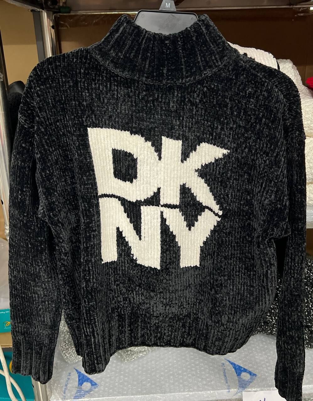 [S] DKNY BLACK/IVORY LOGO KNITTED SWEATER, P4MSB772-BLI [FINAL SALE] (SD1515)
