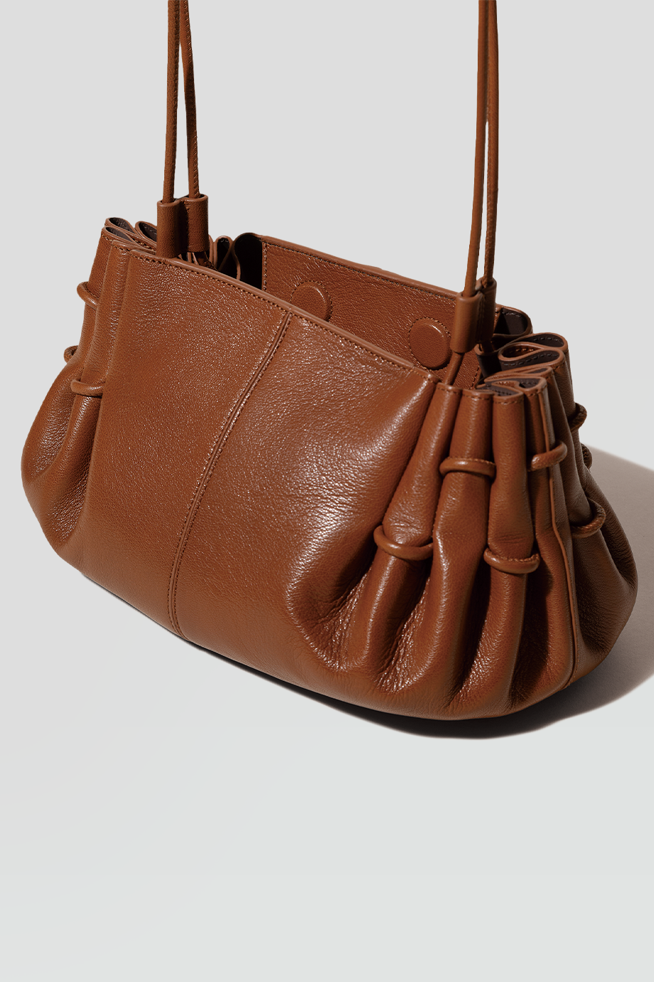 HEREU｜ARTA 真皮褶飾肩背包