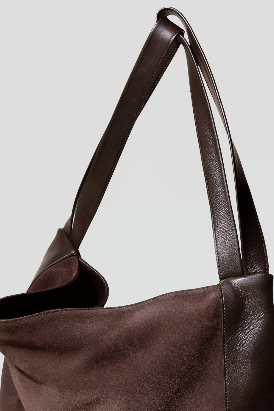 HEREU｜CADOR 麂皮結飾鬆垮肩背包