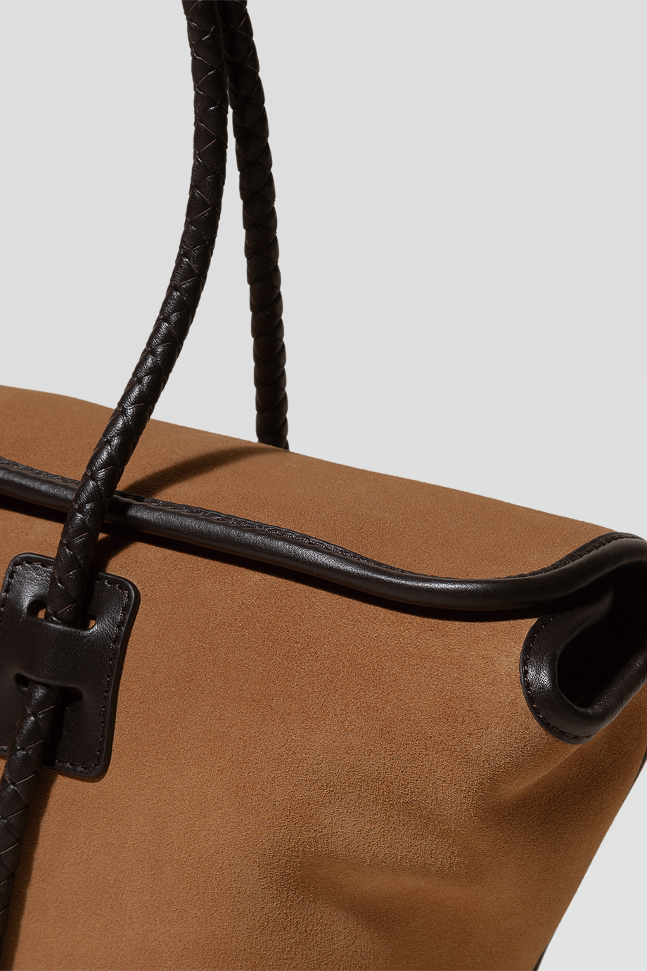 HEREU｜FORNA 麂皮邊飾法棍型肩背包