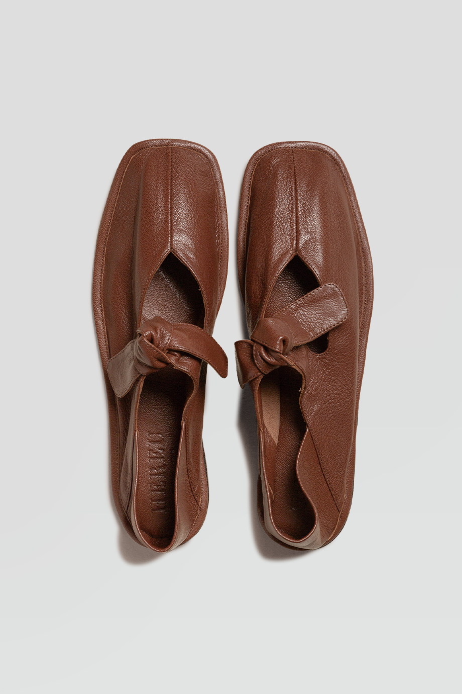 HEREU｜LLASADA 真皮方頭蝴蝶結平底鞋