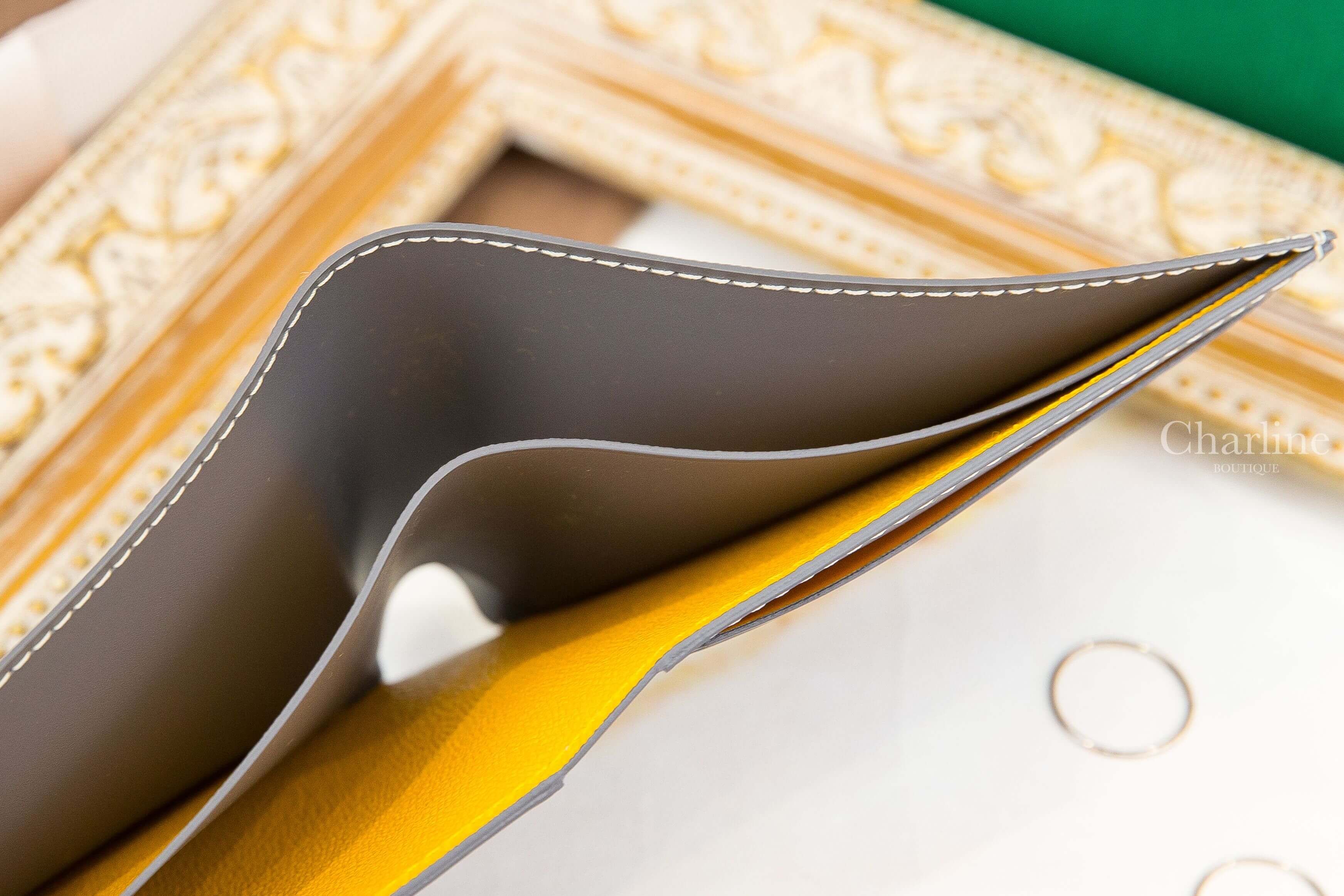 Goyard Victoire Wallet Initials 灰色帆布小牛皮拼黃色夾層內裡客製化字母短夾-Charline Boutique 精品代購