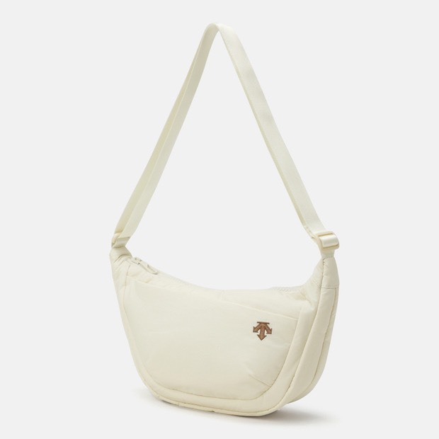 DESCENTE 迪桑特 經典 小LOGO 擴充置物功能 斜背包 米白色