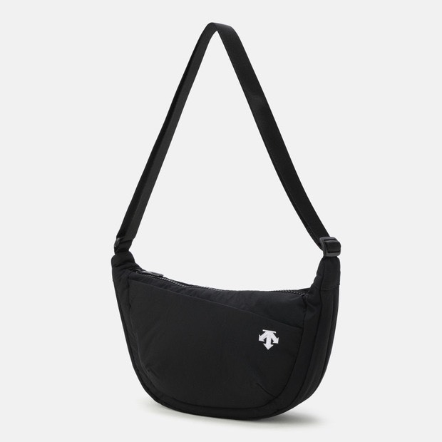 DESCENTE 迪桑特 經典 小LOGO 擴充置物功能 斜背包 黑色