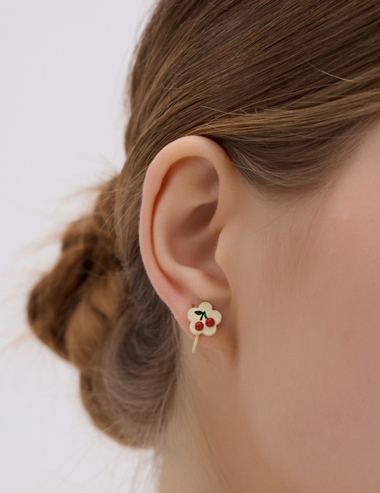 花漾櫻桃花。夾式耳環