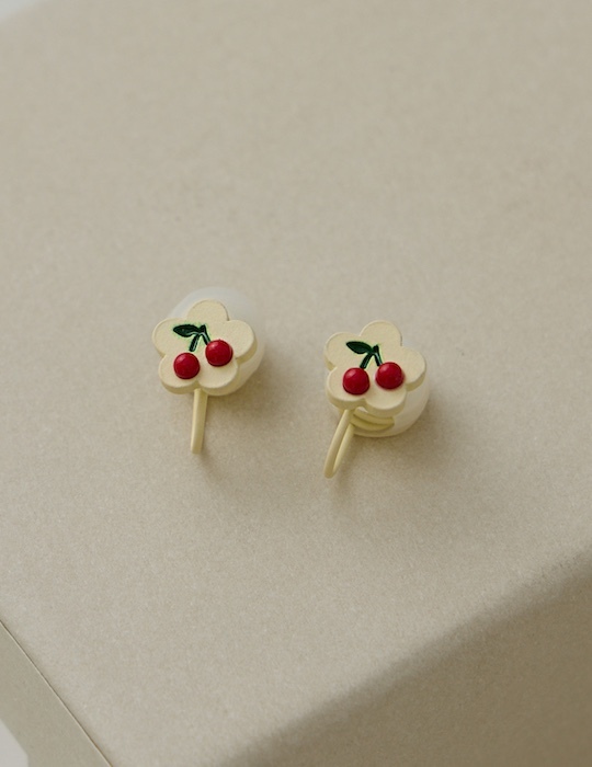 花漾櫻桃花。夾式耳環