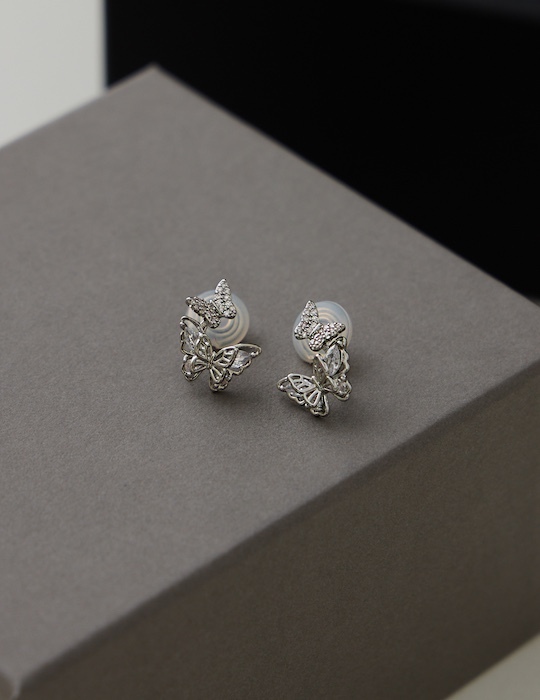 滿鑽蝶舞。夾式耳環