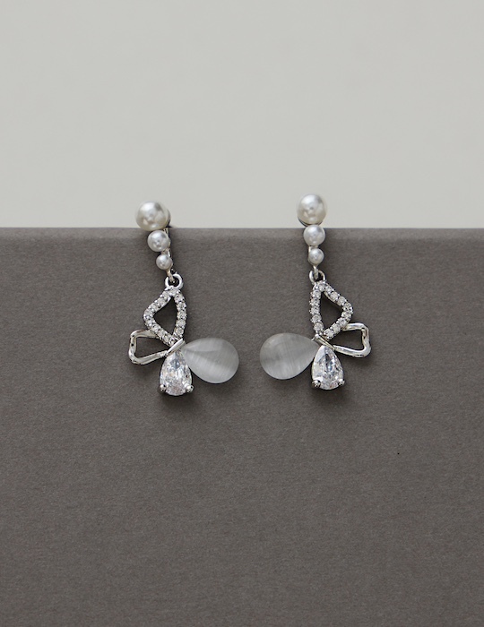 珍珠貓眼蝴蝶。針式耳環