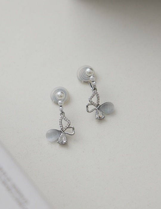 珍珠貓眼蝴蝶。夾式耳環