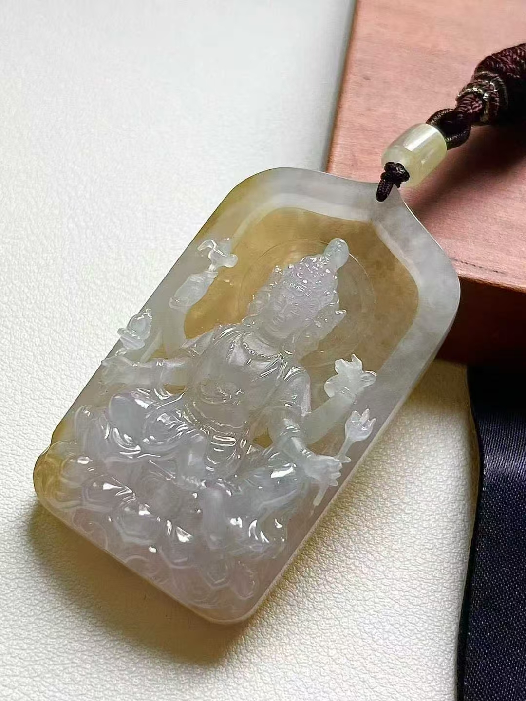 72439 翡翠黃翡千手觀音牌