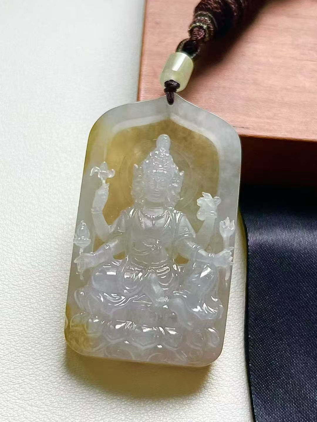 72439 翡翠黃翡千手觀音牌