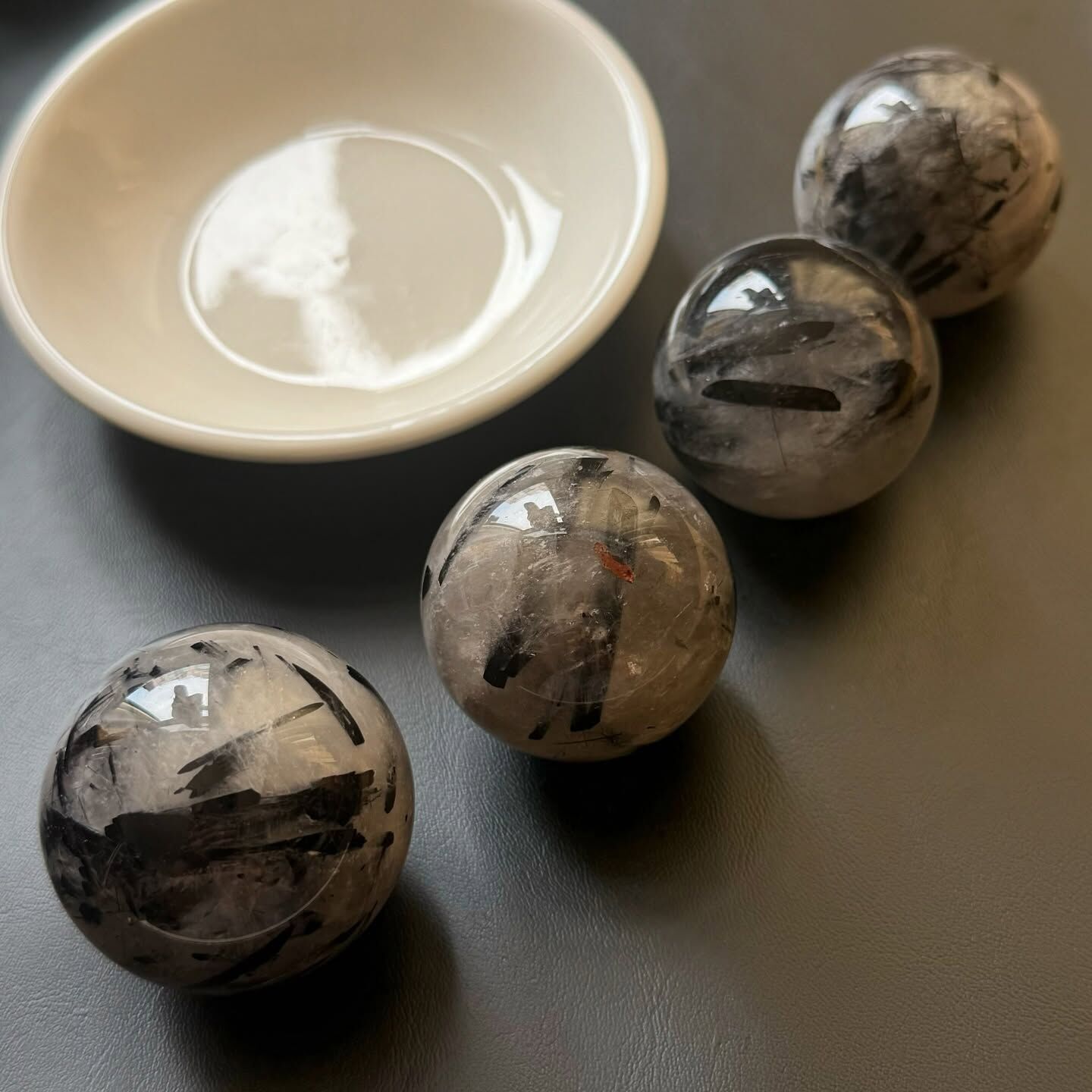 [原石] 黑髮晶碧璽 水晶球