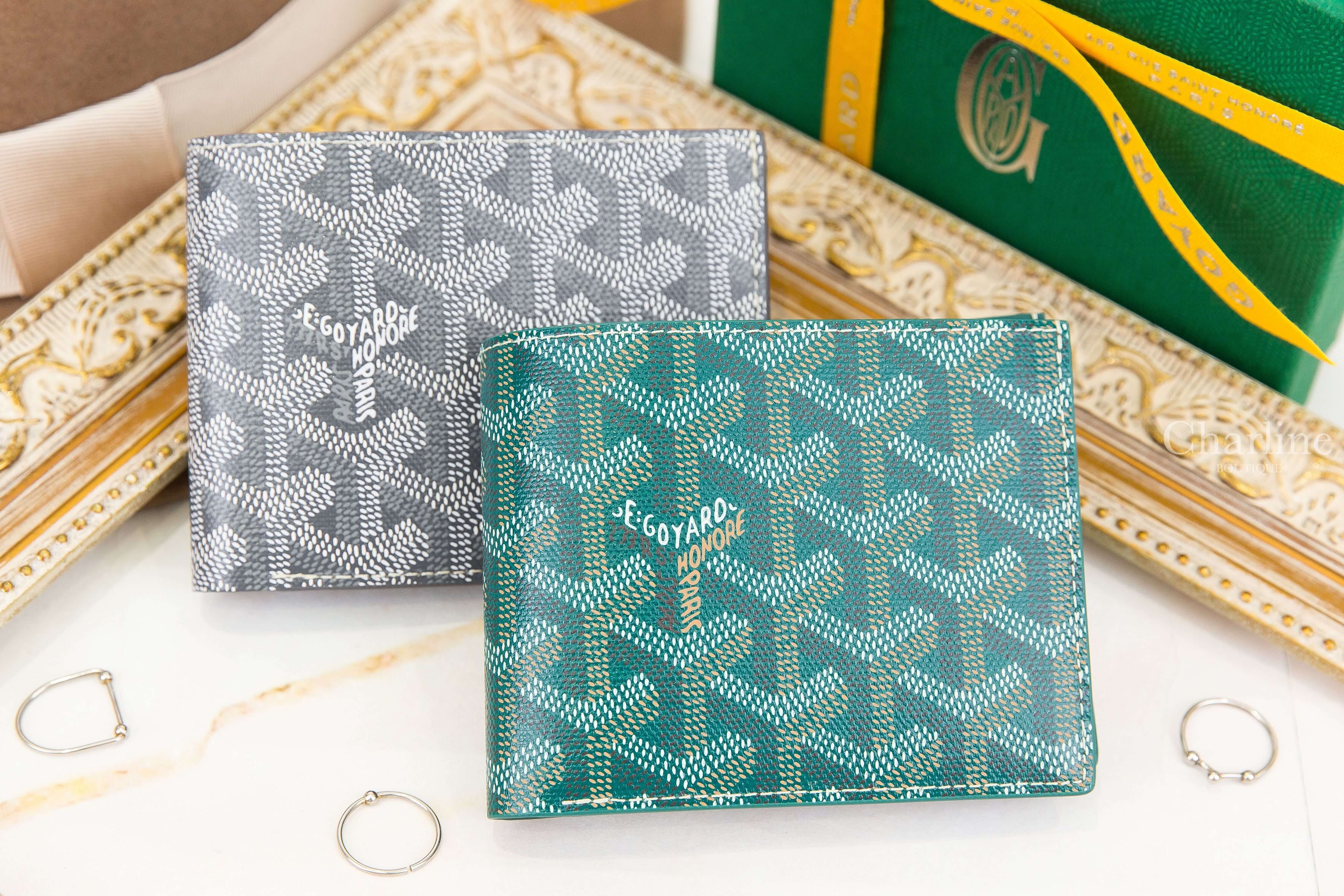 Goyard Victoire Wallet Initials 灰色帆布小牛皮拼黃色夾層內裡客製化字母短夾,Goyard Victoire Wallet 綠色帆布小牛皮拼黃色內裡短夾-Charline Boutique 精品代購