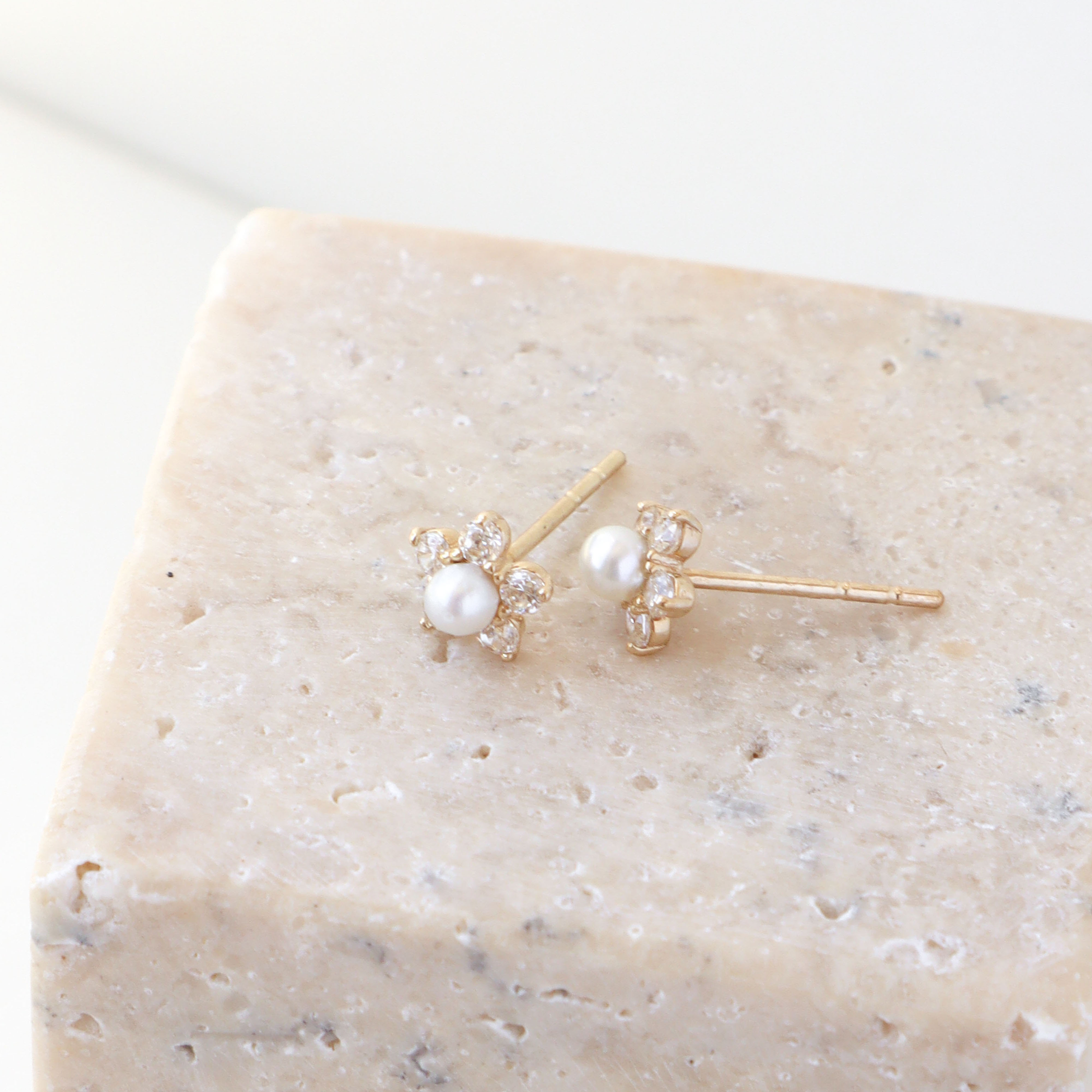 10K/珍珠花芯耳環