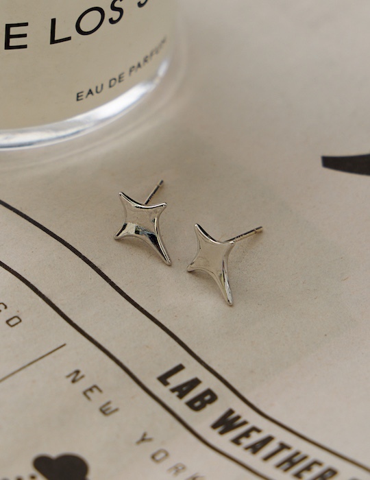 光感星芒。針式耳環