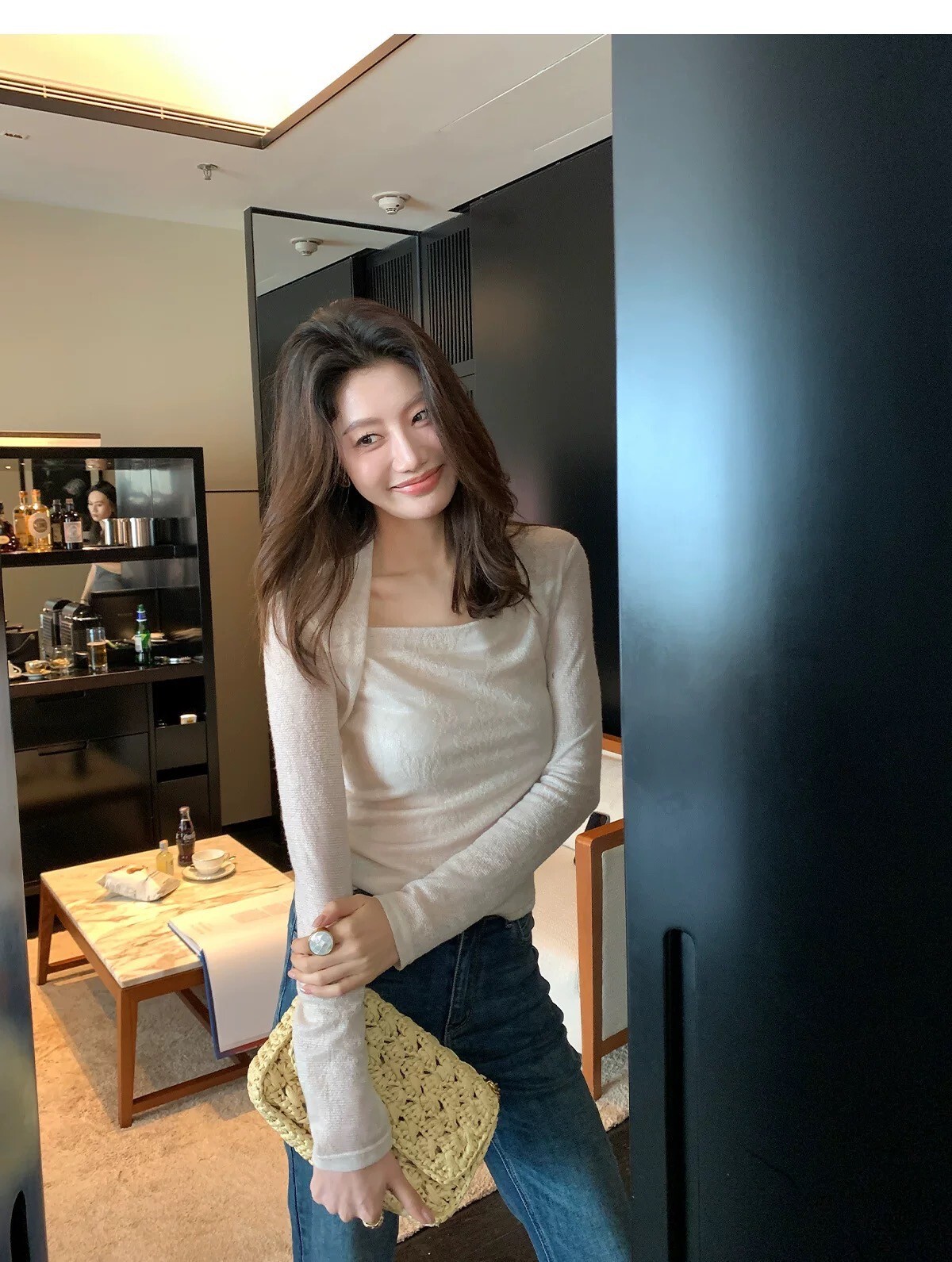 奶油白織紋感合身包肩長袖上衣-S-L (Elegant & Love)