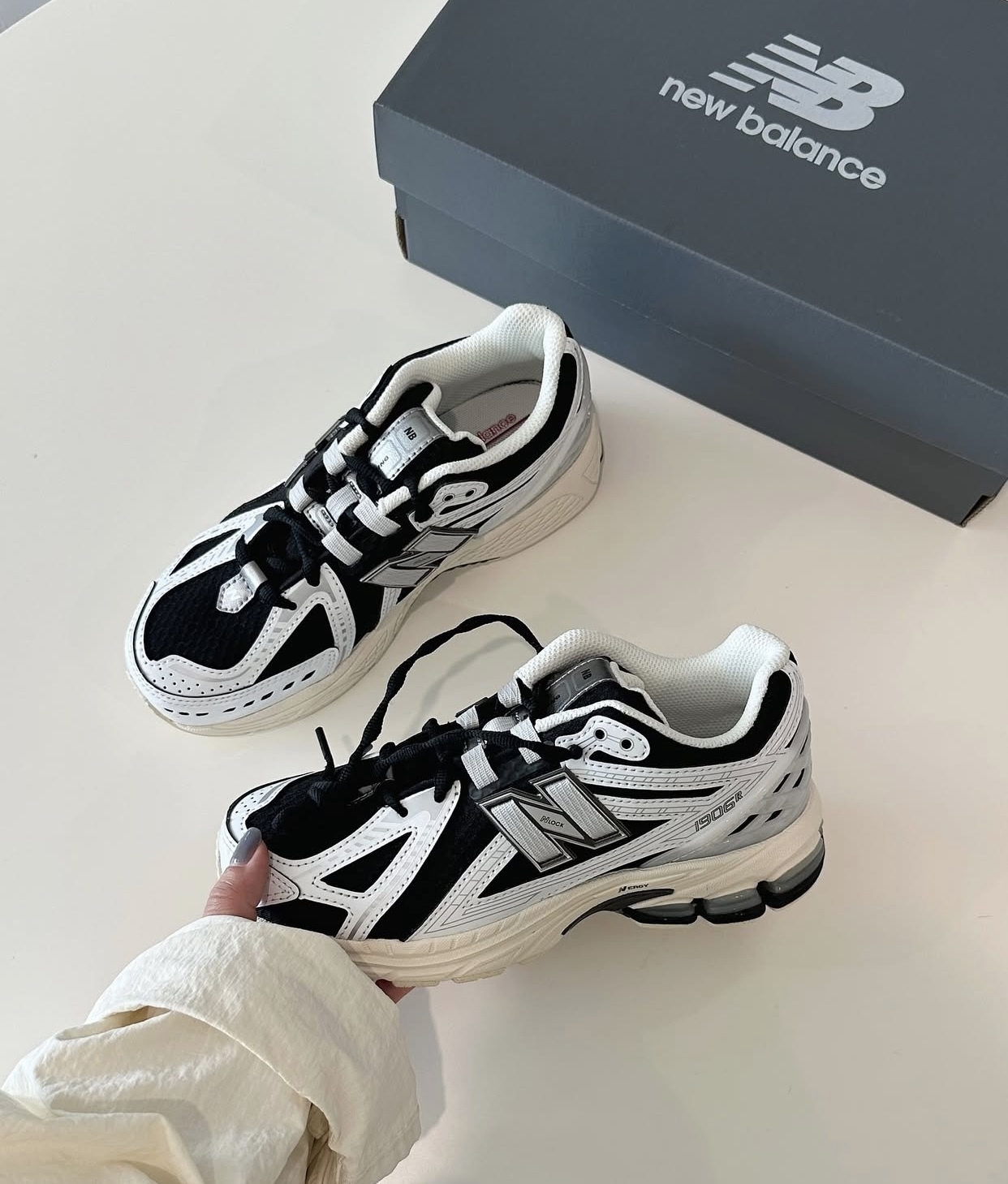 【預訂】NEW BALANCE 1906R 黑白-GS