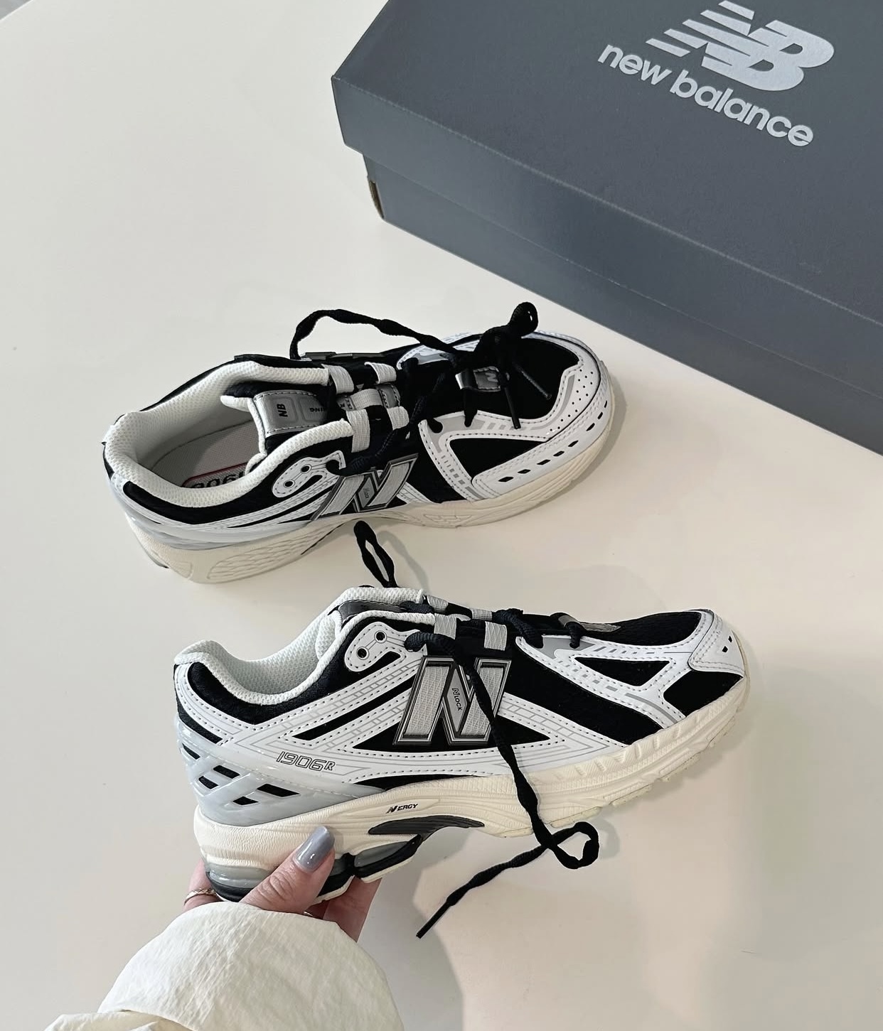 【預訂】NEW BALANCE 1906R 黑白-GS