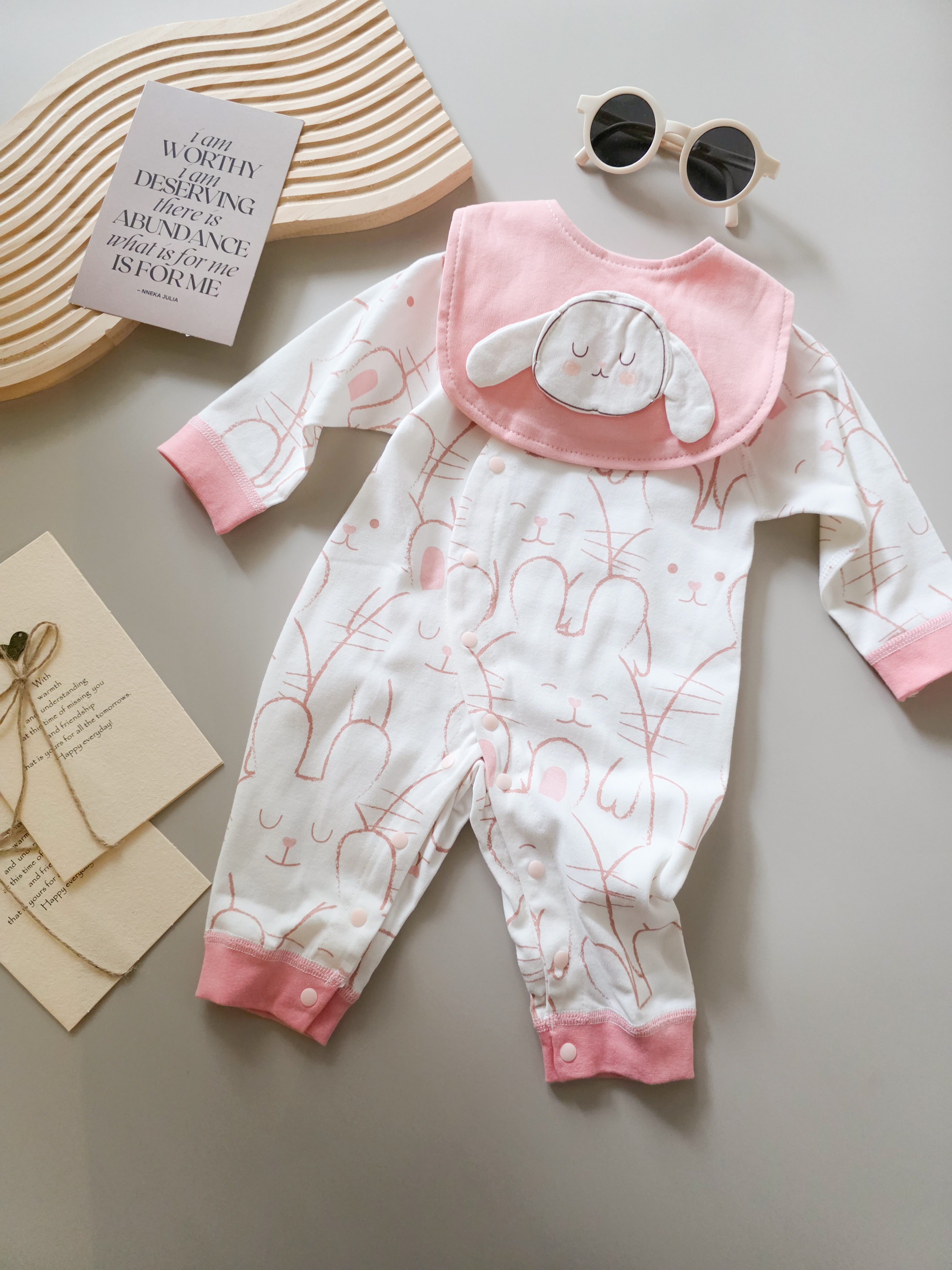 [含圍兜] 兔子躲貓貓 長袖連身衣