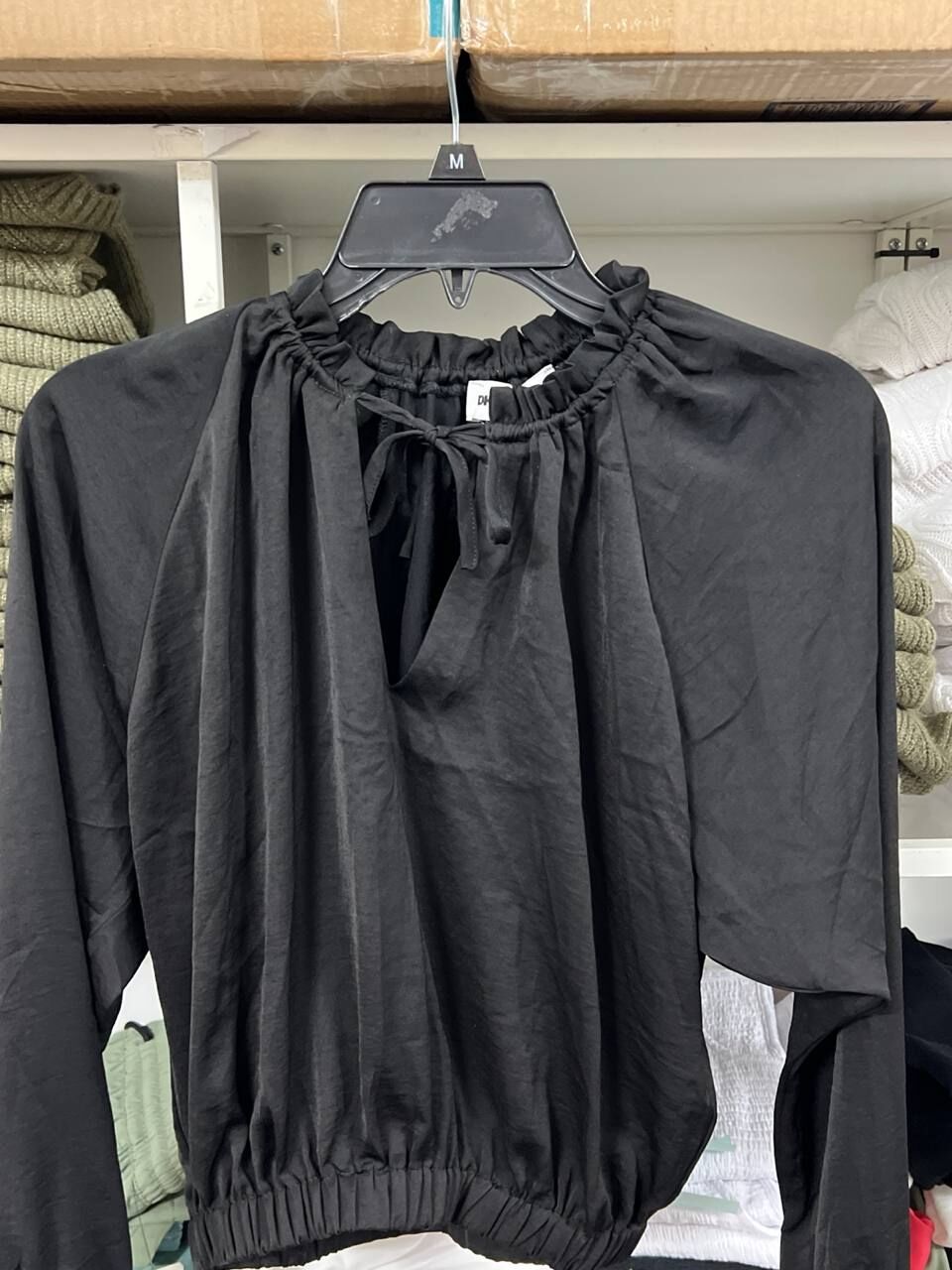 [S] DKNY BLACK SMOCKED CUFF RAGLAN SLEEVE BLOUSE, DJ4W2003-BLK [FINAL SALE] (SD1537)