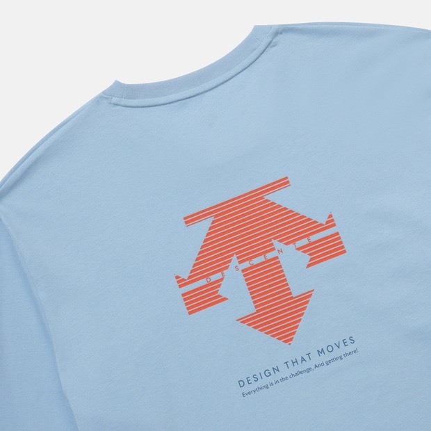 DESCENTE 迪桑特 經典 小LOGO 背後撞色大LOGO 長袖 天藍色