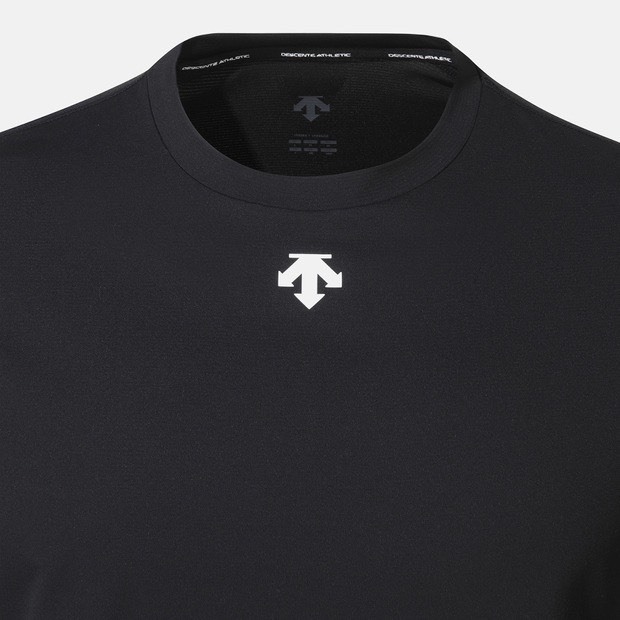 DESCENTE 迪桑特 經典 胸口中間小LOGO長袖 黑色