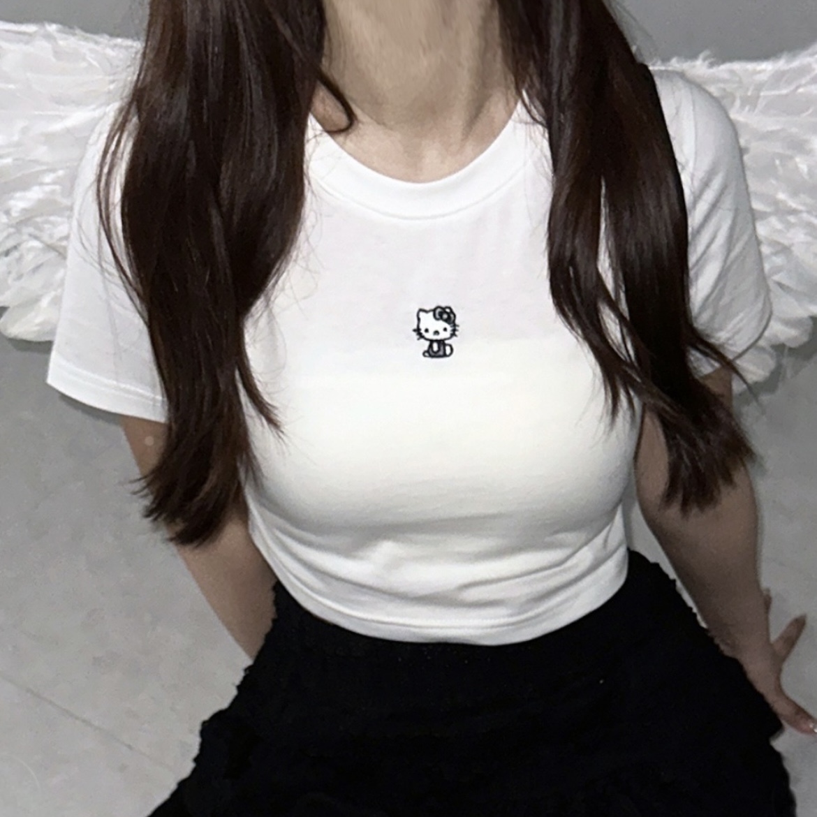 HELLO KITTY X ME+EM SELECT 凱蒂貓 迷你 刺繡 貼身 黑白兩色 短版 短袖