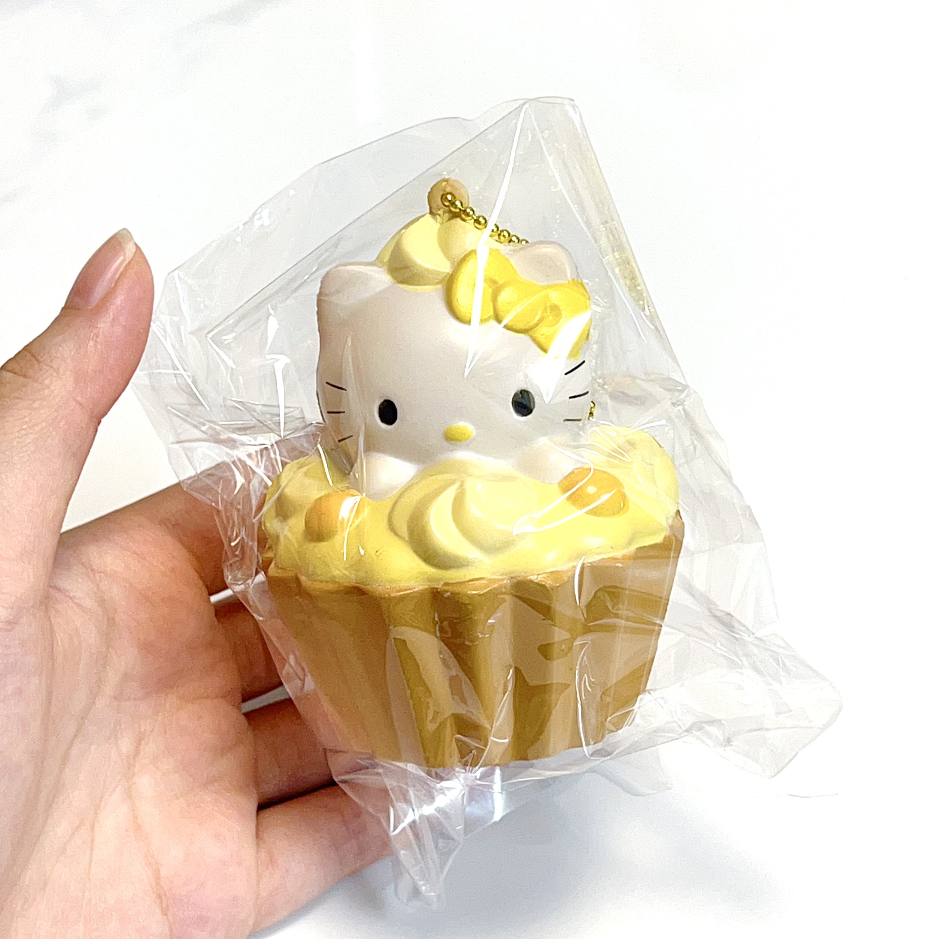 2009 Vintage Hello Kitty cupcake squishy