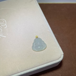 0901ht137-和田玉-18K小花蕊佛公(A137)