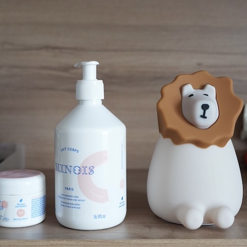 Minois Paris 寶寶身體乳瓶身，法式簡約設計