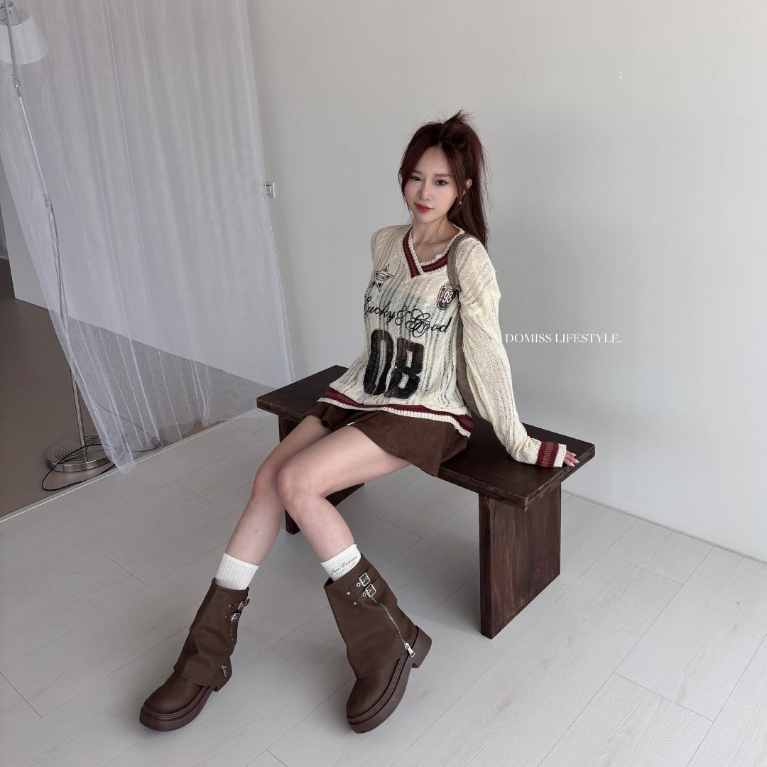 【學院慵懶針織】DOMISS寬鬆V領字母針織上衣 薄長袖
