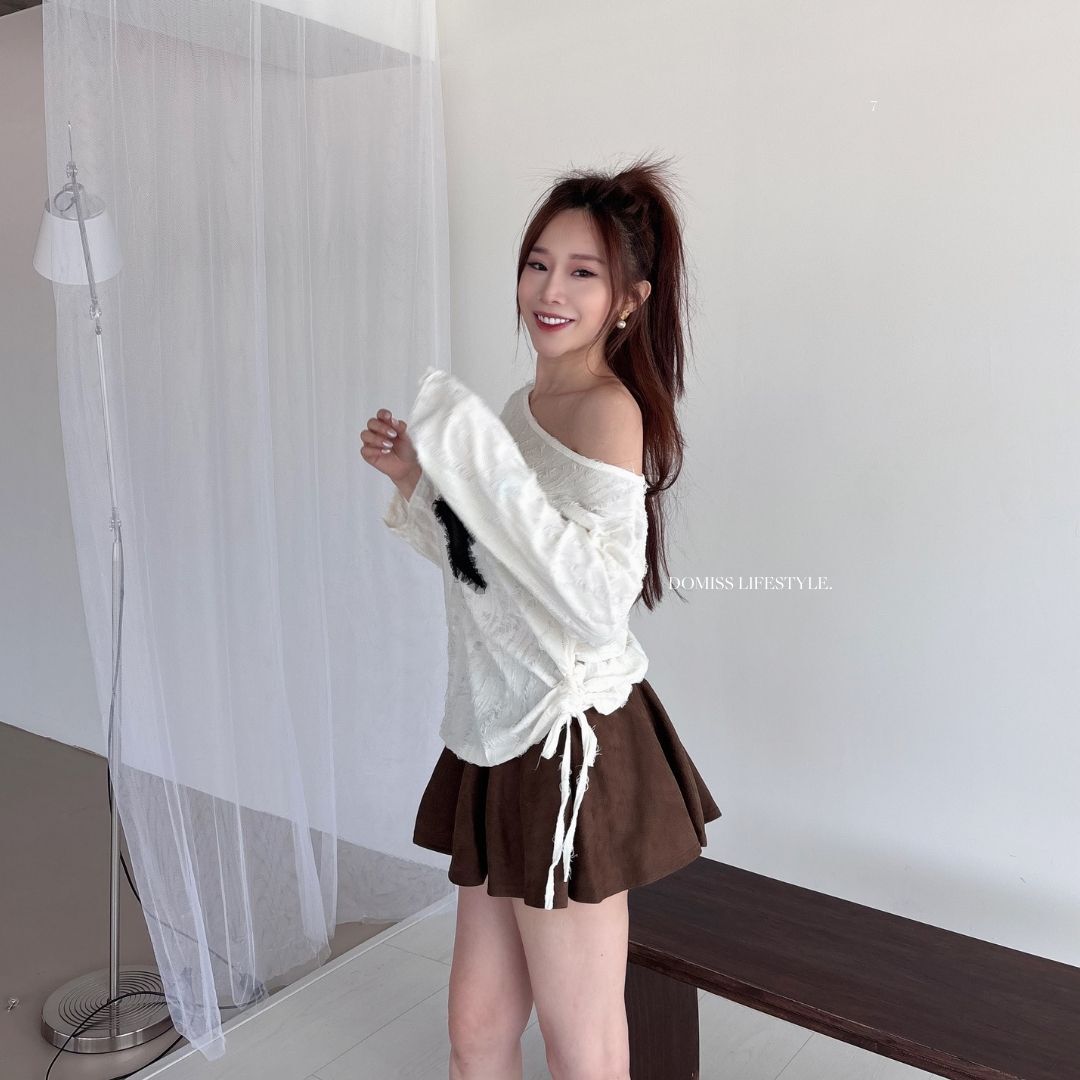 【辣妹氛圍感】DOMISS 星星破洞斜肩抽繩針織上衣-2色 長袖上衣 (限量)