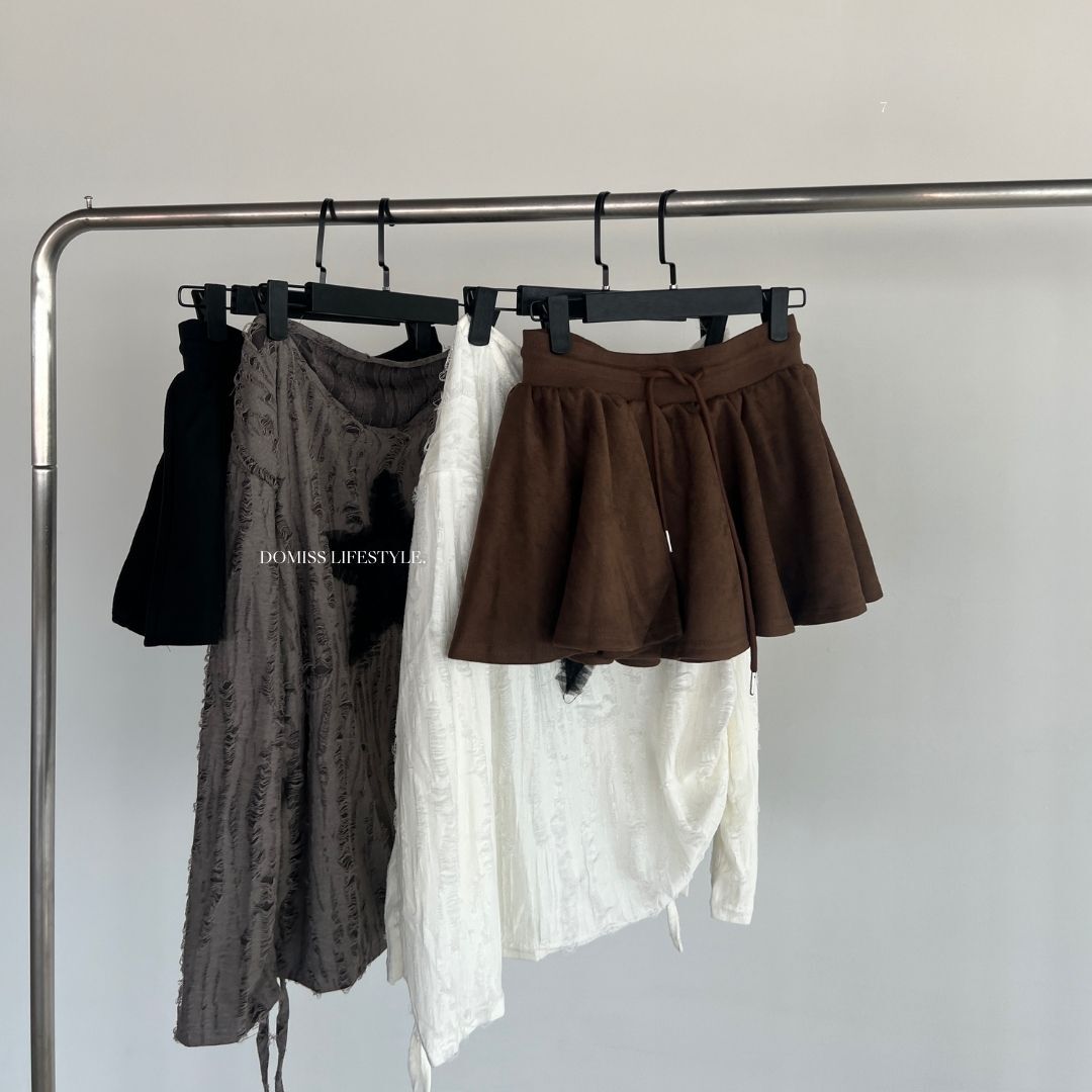 【辣妹氛圍感】DOMISS 星星破洞斜肩抽繩針織上衣-2色 長袖上衣 (現貨)