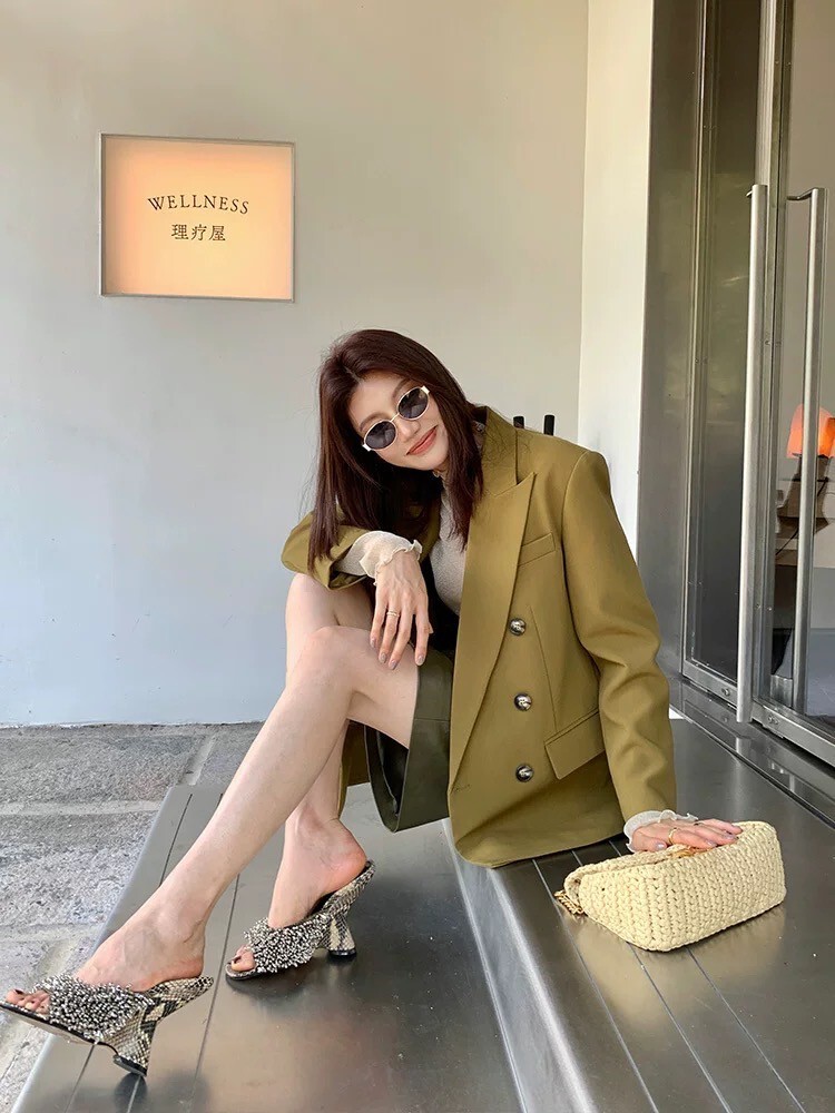 顯白酪梨綠雙排釦V領西裝外套-S-L (Elegant & Love)