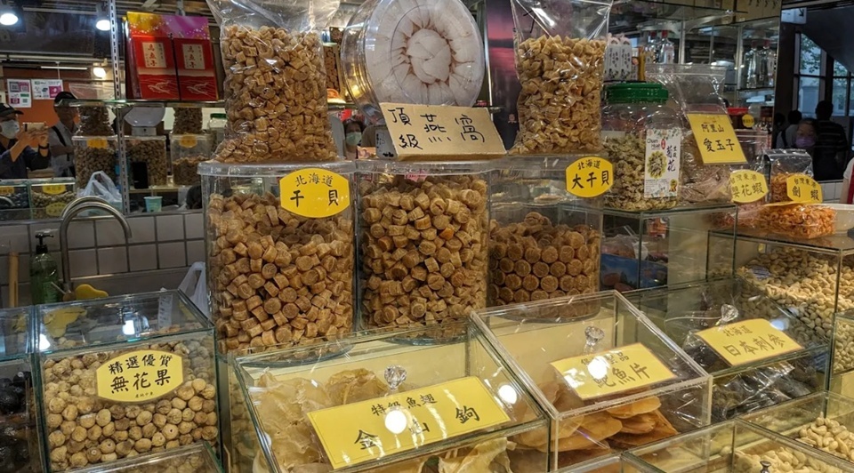 過年準備年菜時，台北人也會專程到南門市場的福泰和補貨，被視為「年節備料的秘密基地」。