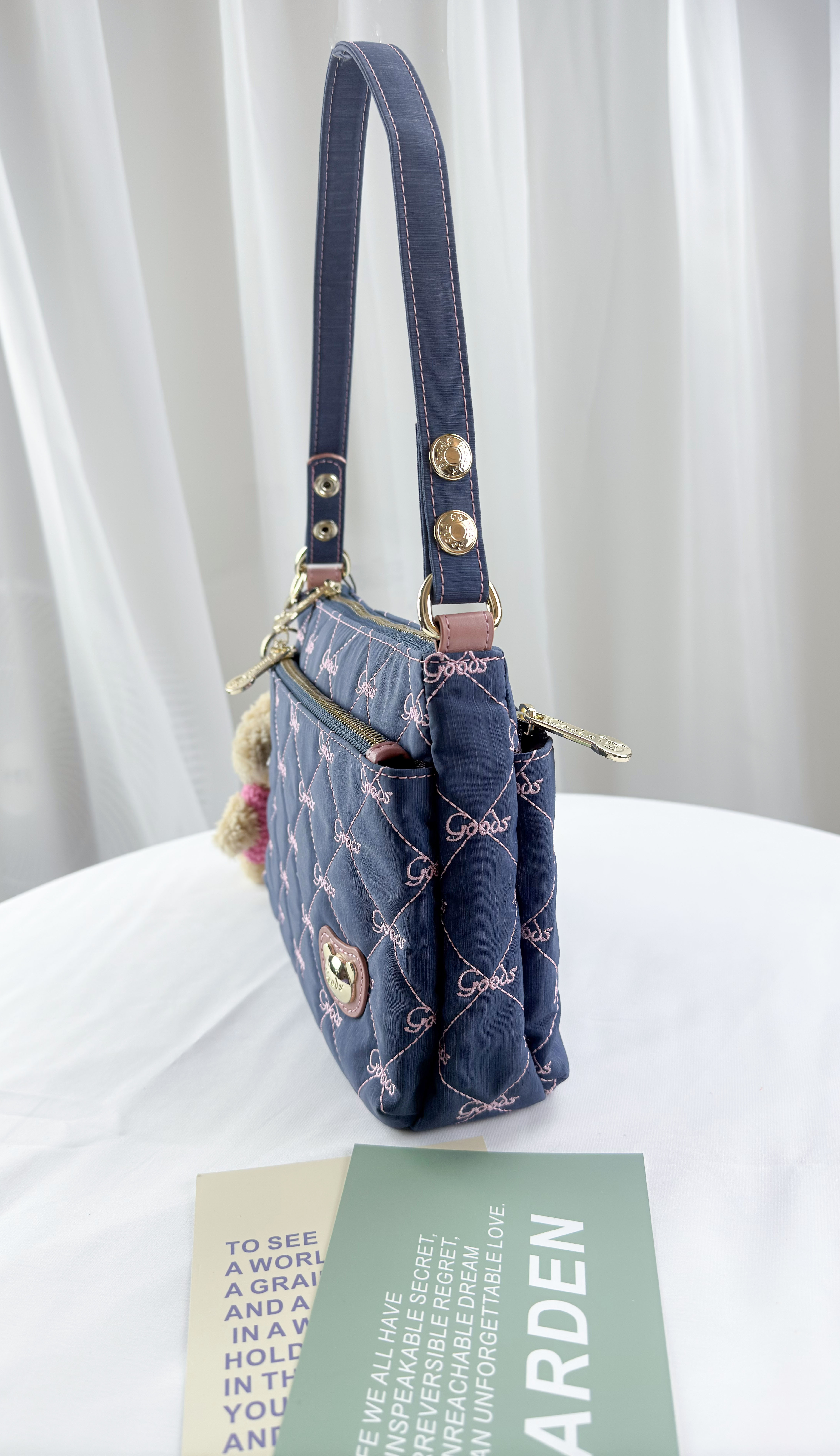 GOODS 牛仔藍拼接櫻花粉 防潑水肩背包 / 側背包 附吊飾 #2563